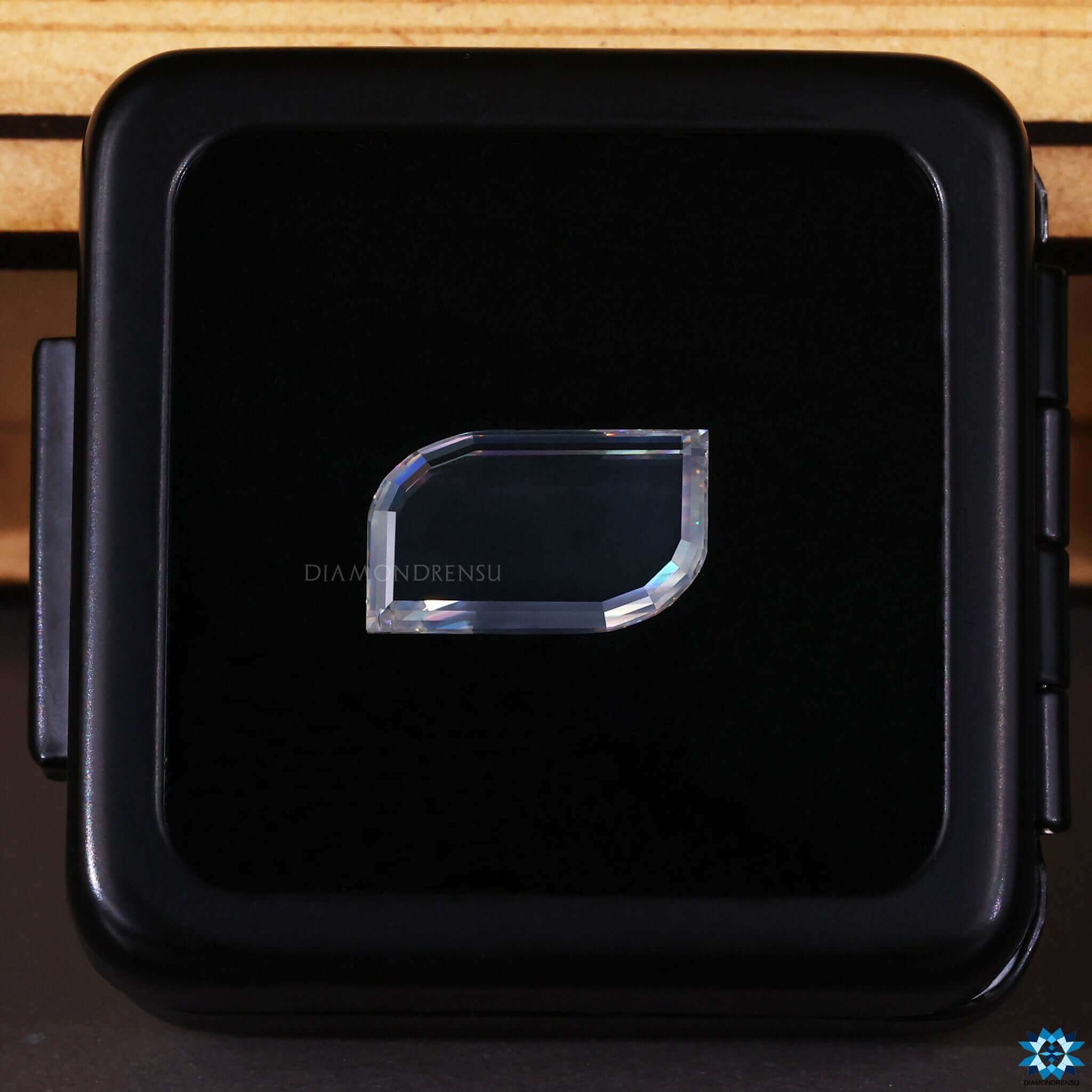 portrait cut moissanite