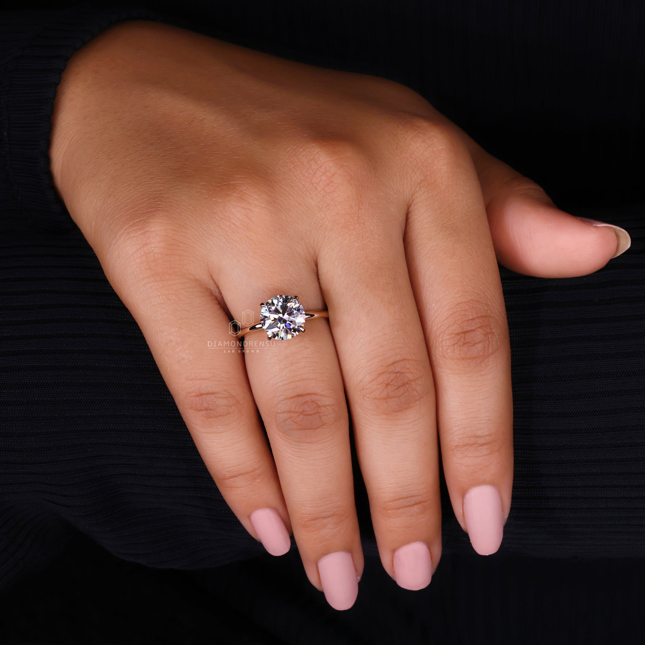 Simple engagement ring featuring a round lab grown diamond.
