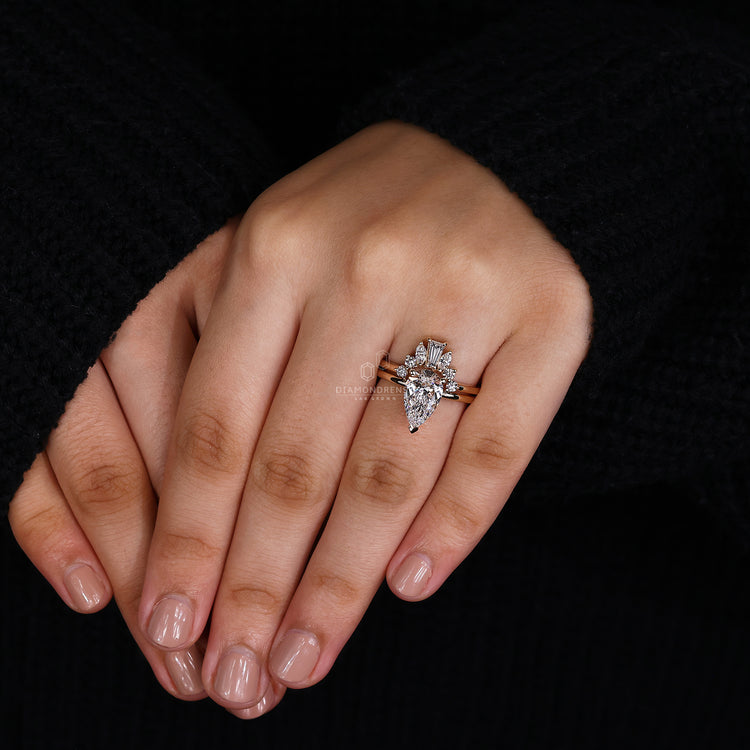 Solitaire setting ring with V shaped prong.
