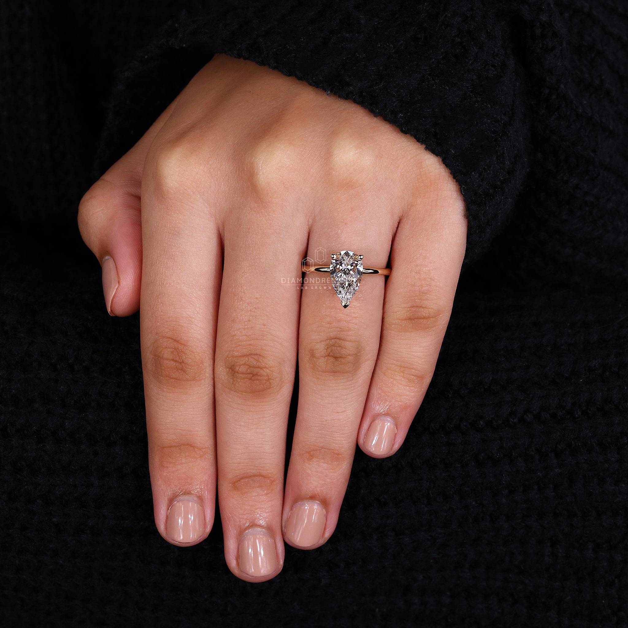 Handmade ring with yellow gold and pear solitaire.

