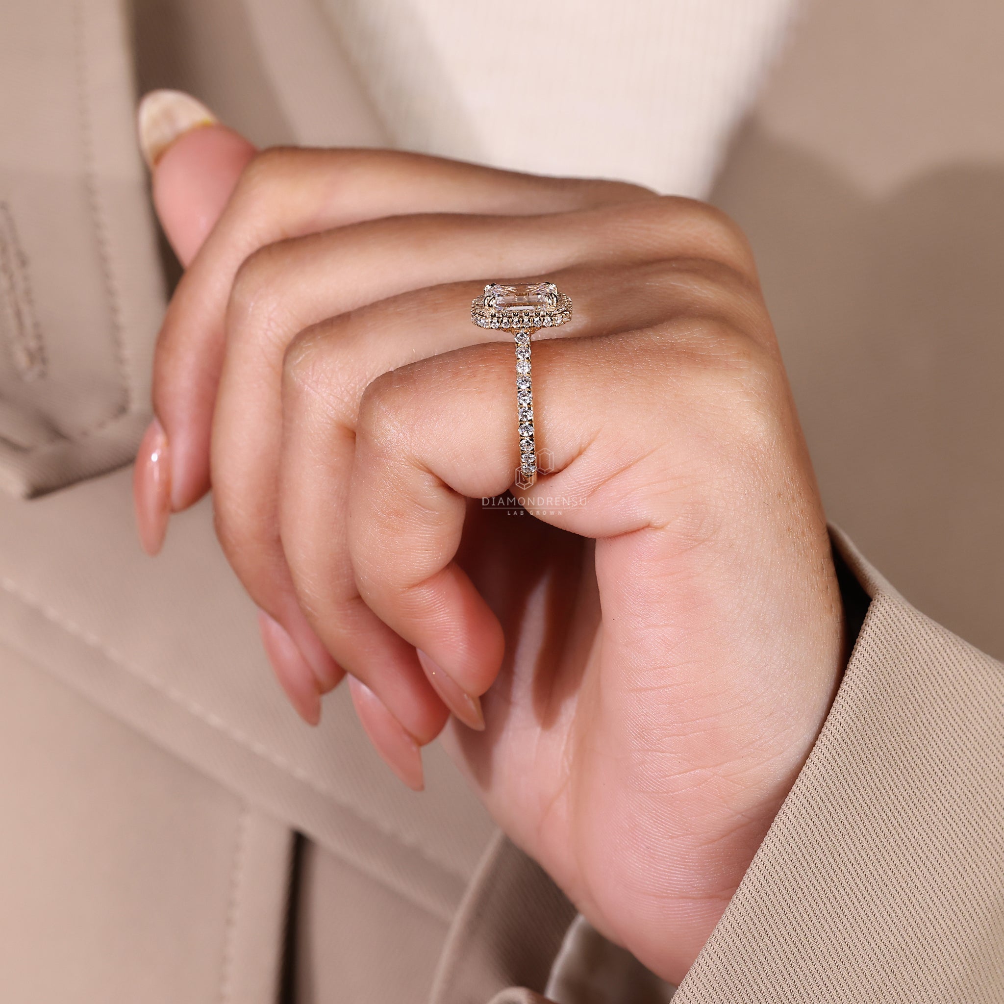 UK engagement ring is suitable for couples in the UK.
