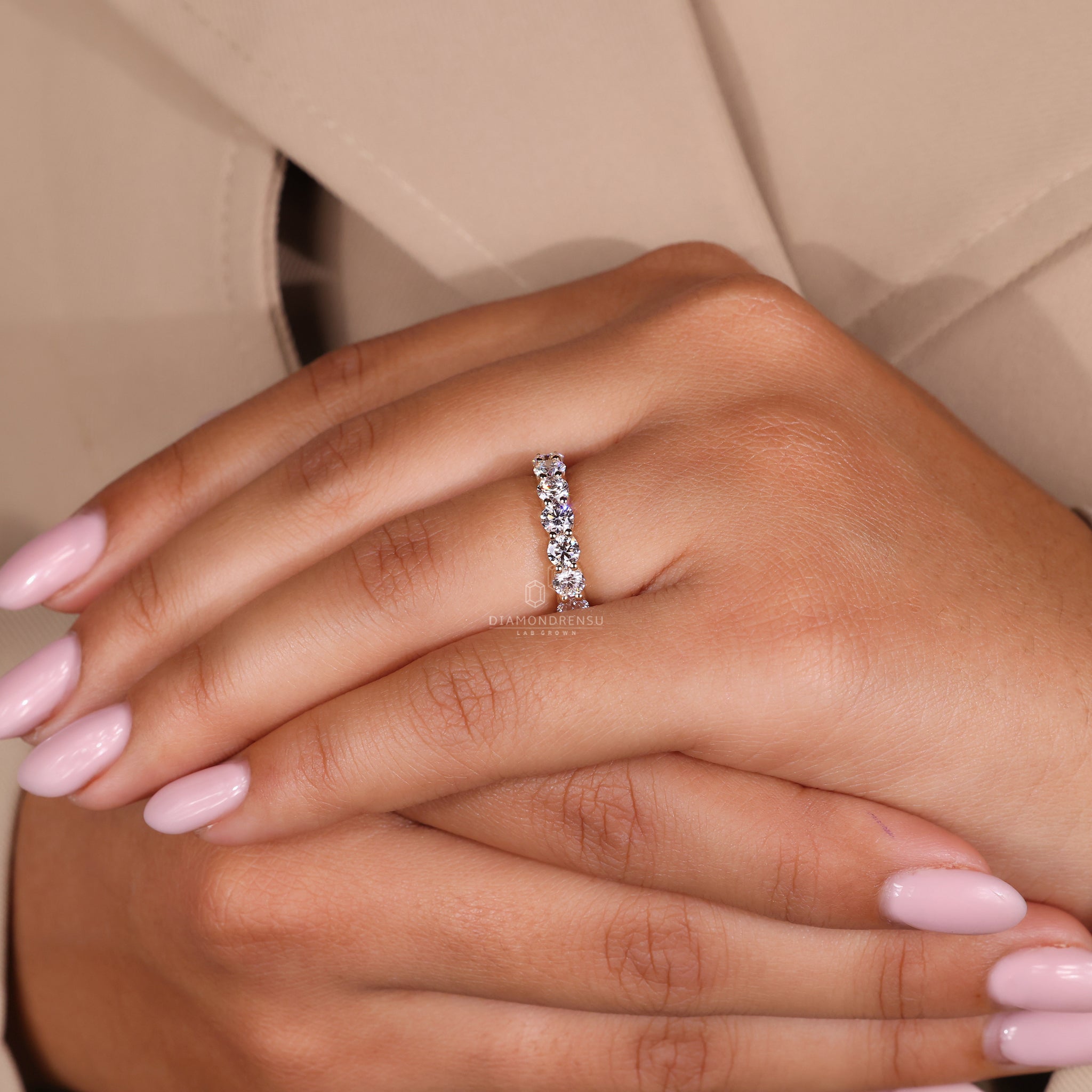 Prong Setting with round wedding band
