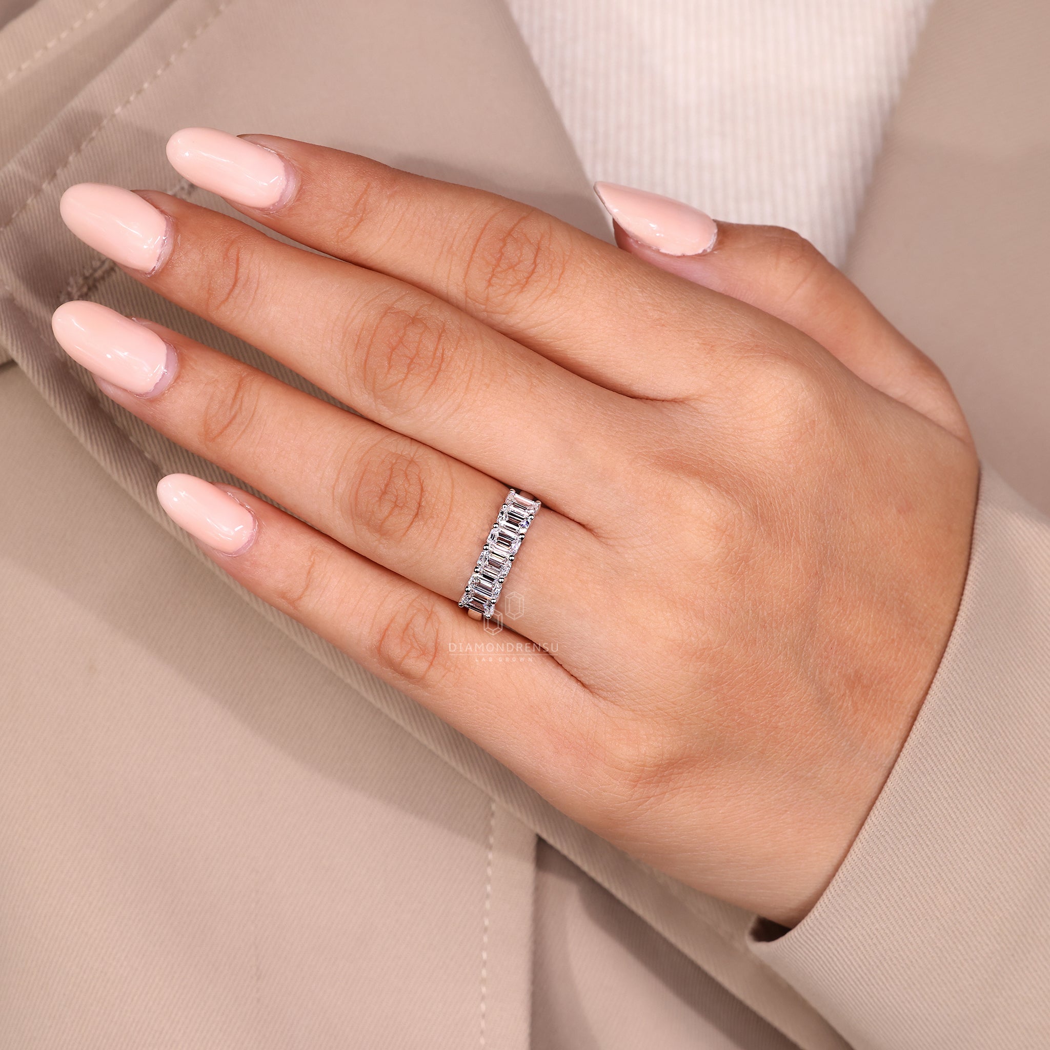 Buy wedding band from a trusted UK jeweller.
