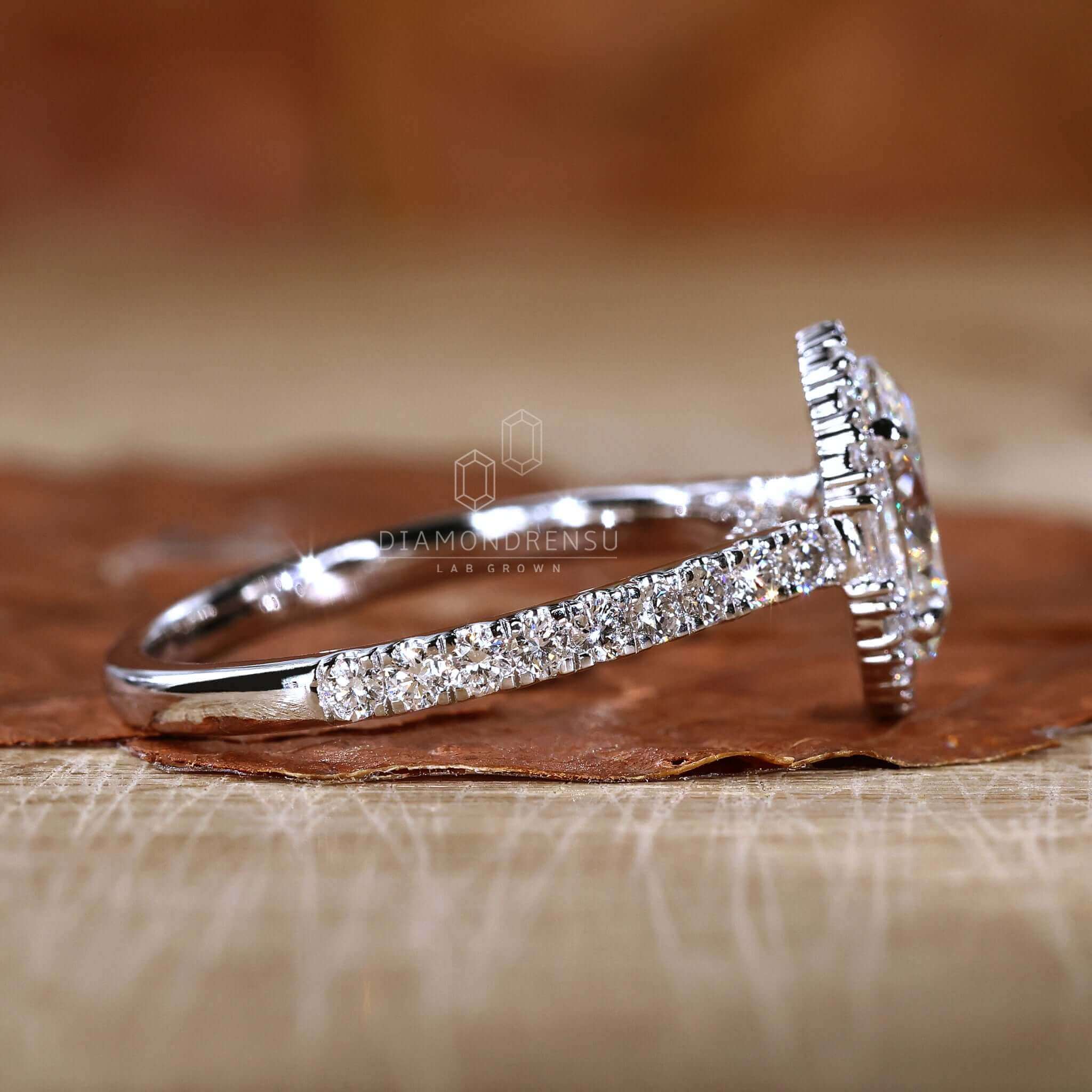 Oval cut diamond ring with an enchanting glow for everlasting elegance.