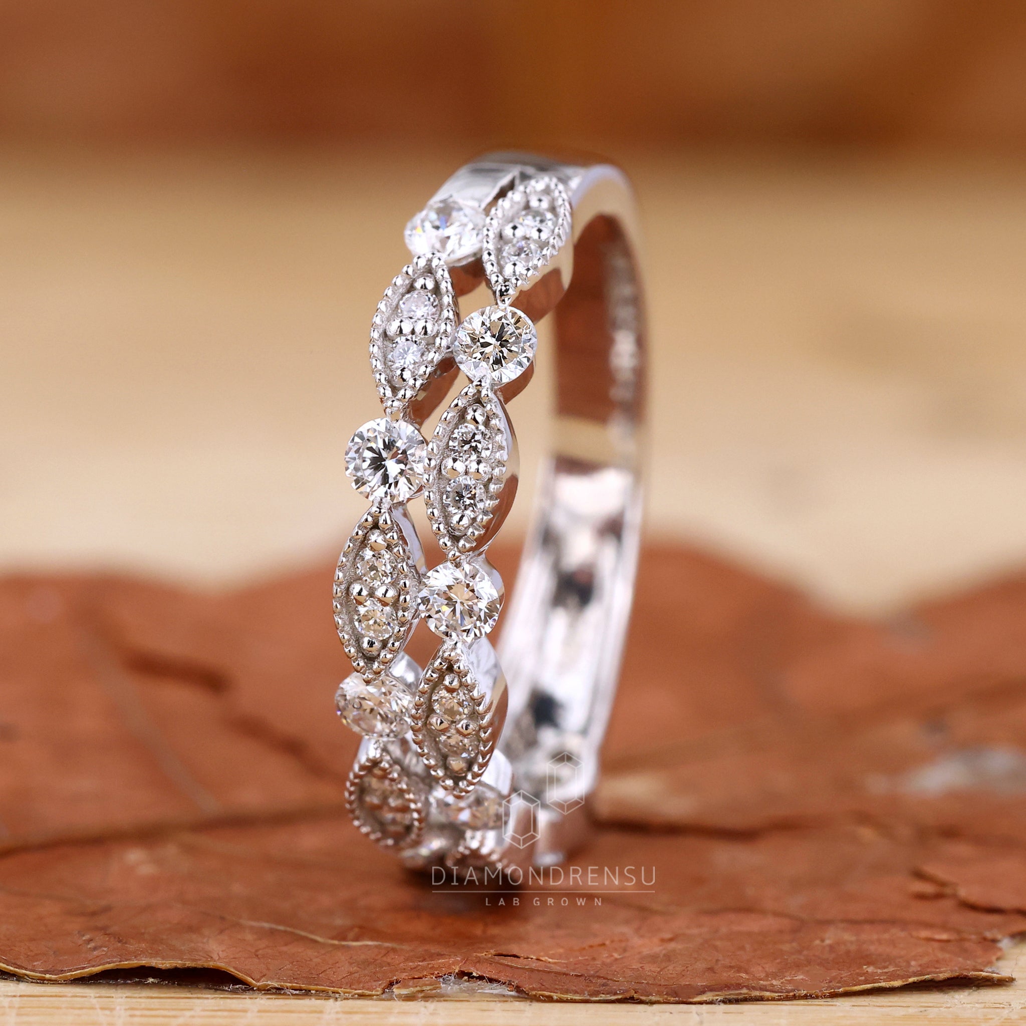 Elegant milgrain setting wedding band in white gold
