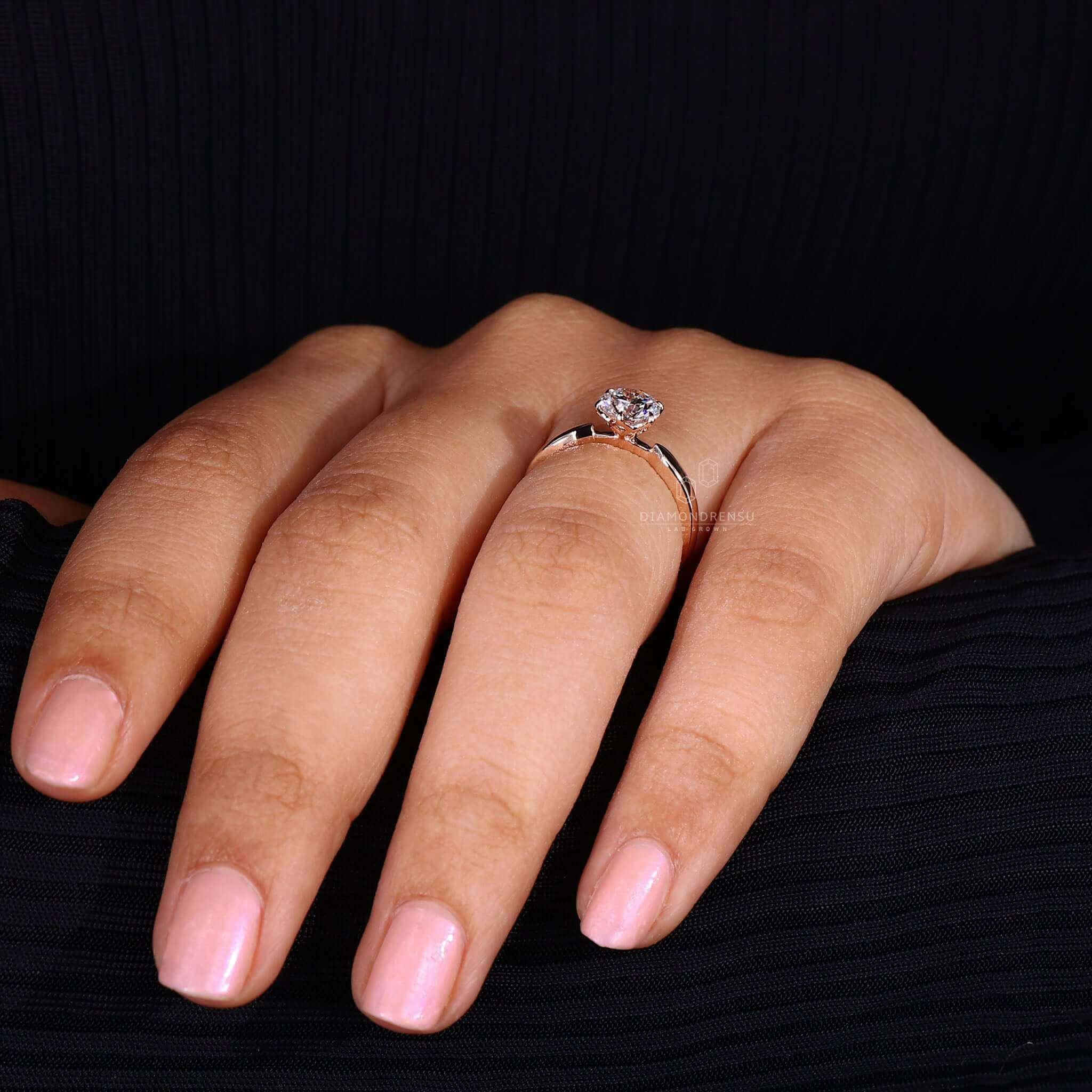 Pinched shank ring with a contemporary style for a sophisticated look.