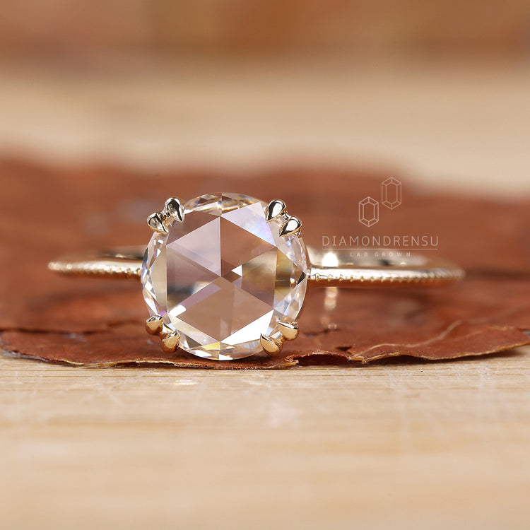 Proposal engagement ring with hart shape prong set and simple solitaire style.
