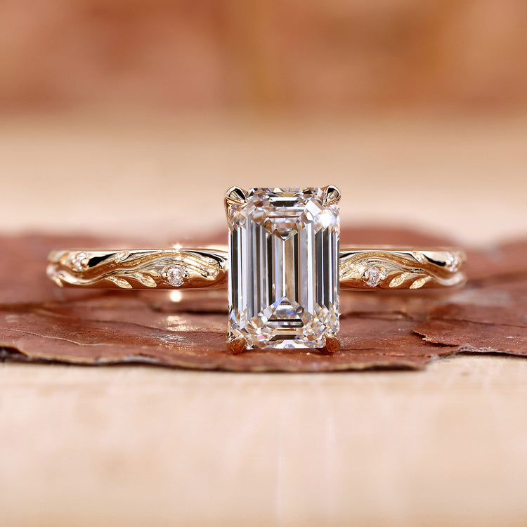 Art Deco diamond ring in yellow gold style.
