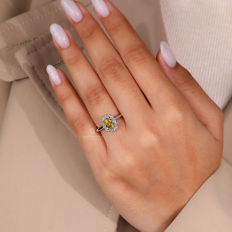 Unique ring featuring an oval cut diamond.
