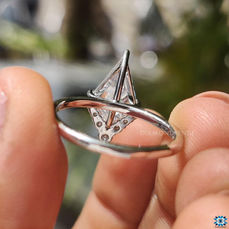 Handmade jewelry kite cut ring with secure prong setting and halo design.
