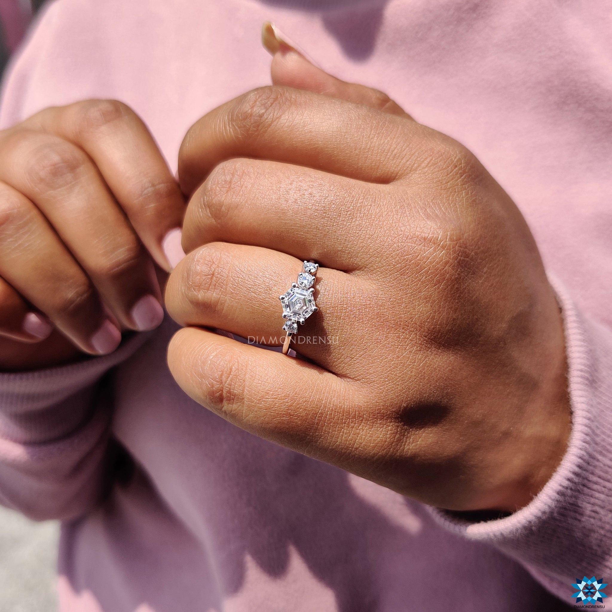 Diamondrensu UK engagement ring with four stone prong set moissanites.
