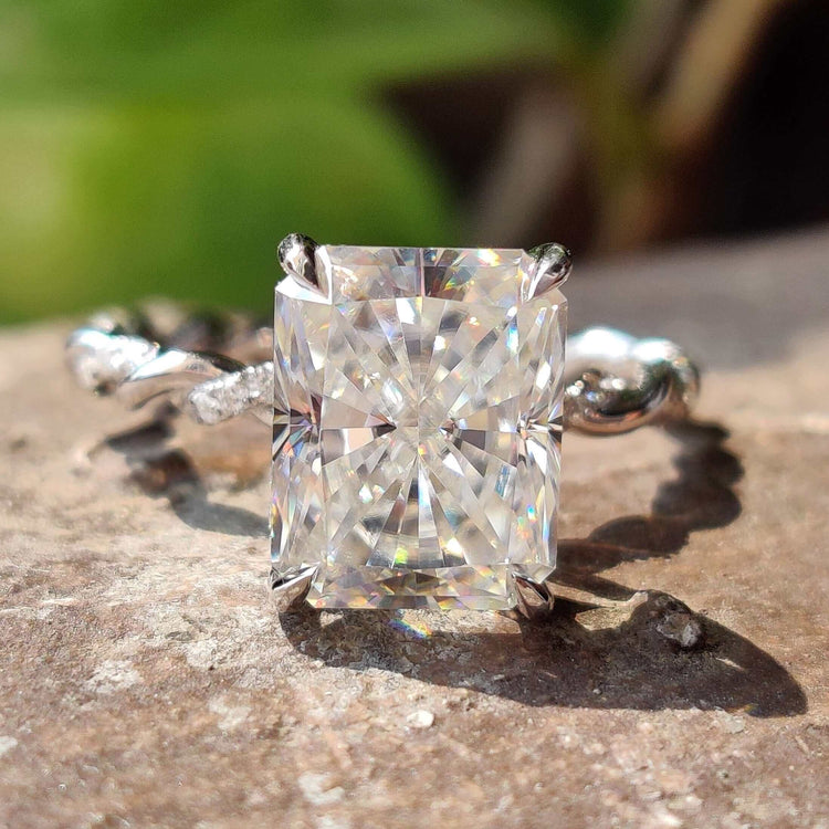 Twisted pave ring with sparkling stones.
