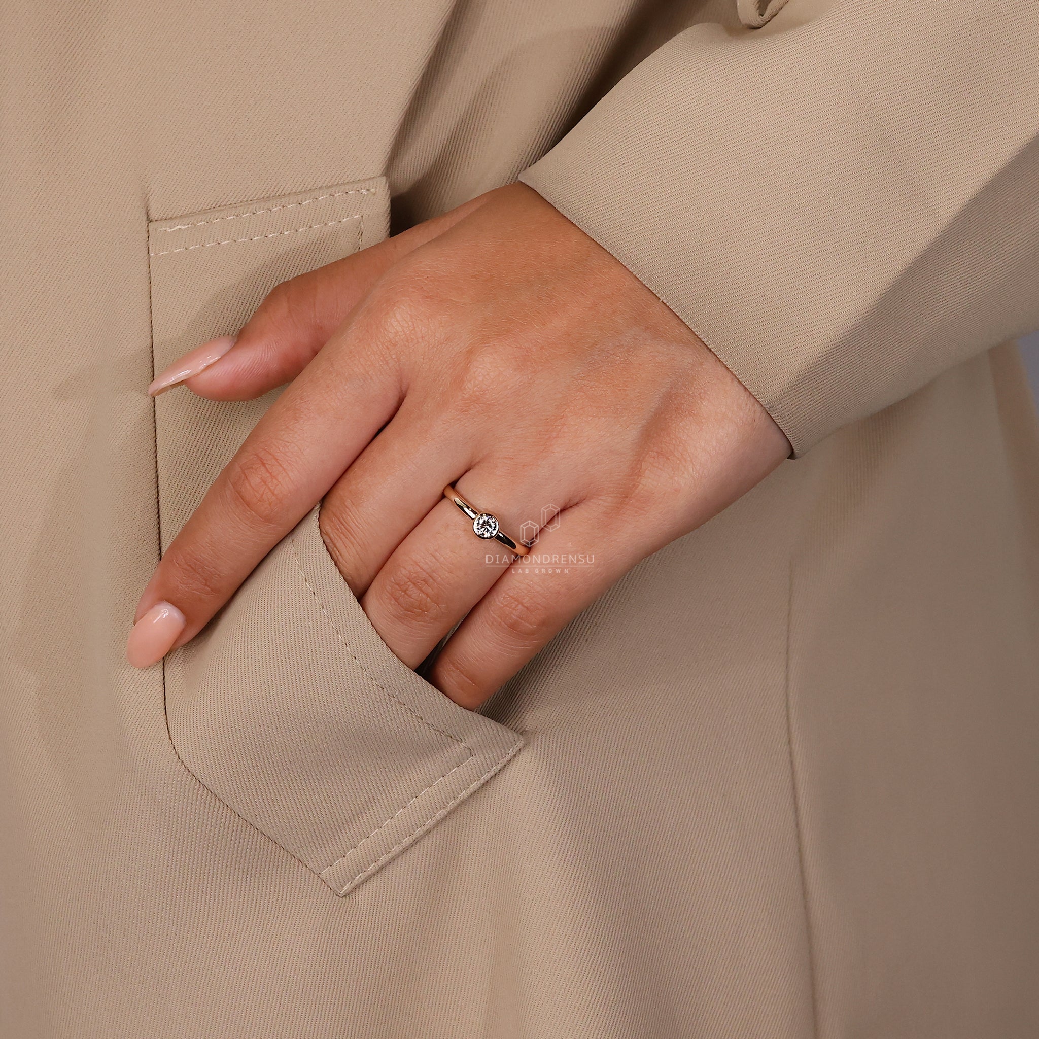 UK engagement ring with round cut diamond style.
