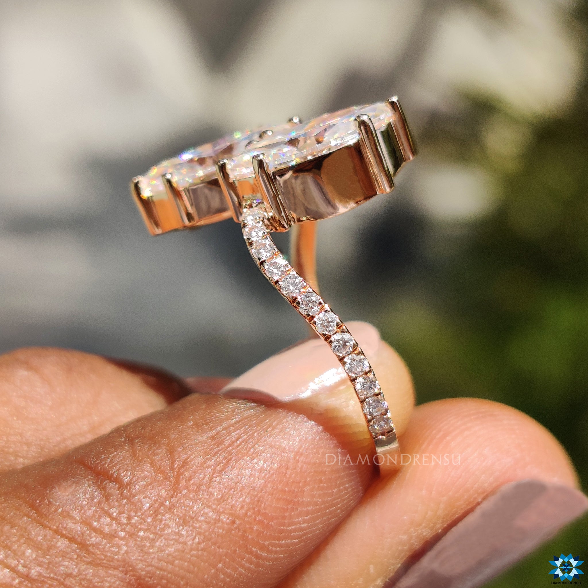 Handmade ring in rose gold with prong setting and elegant wave pave style.
