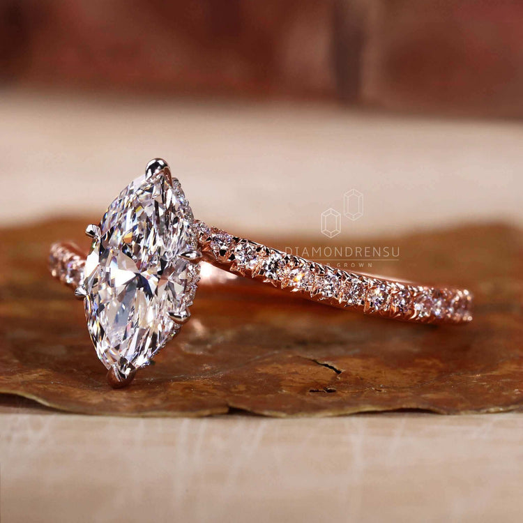 6 prong engagement ring with a rose gold engagement ring design, blending modern trends with classic elegance.
