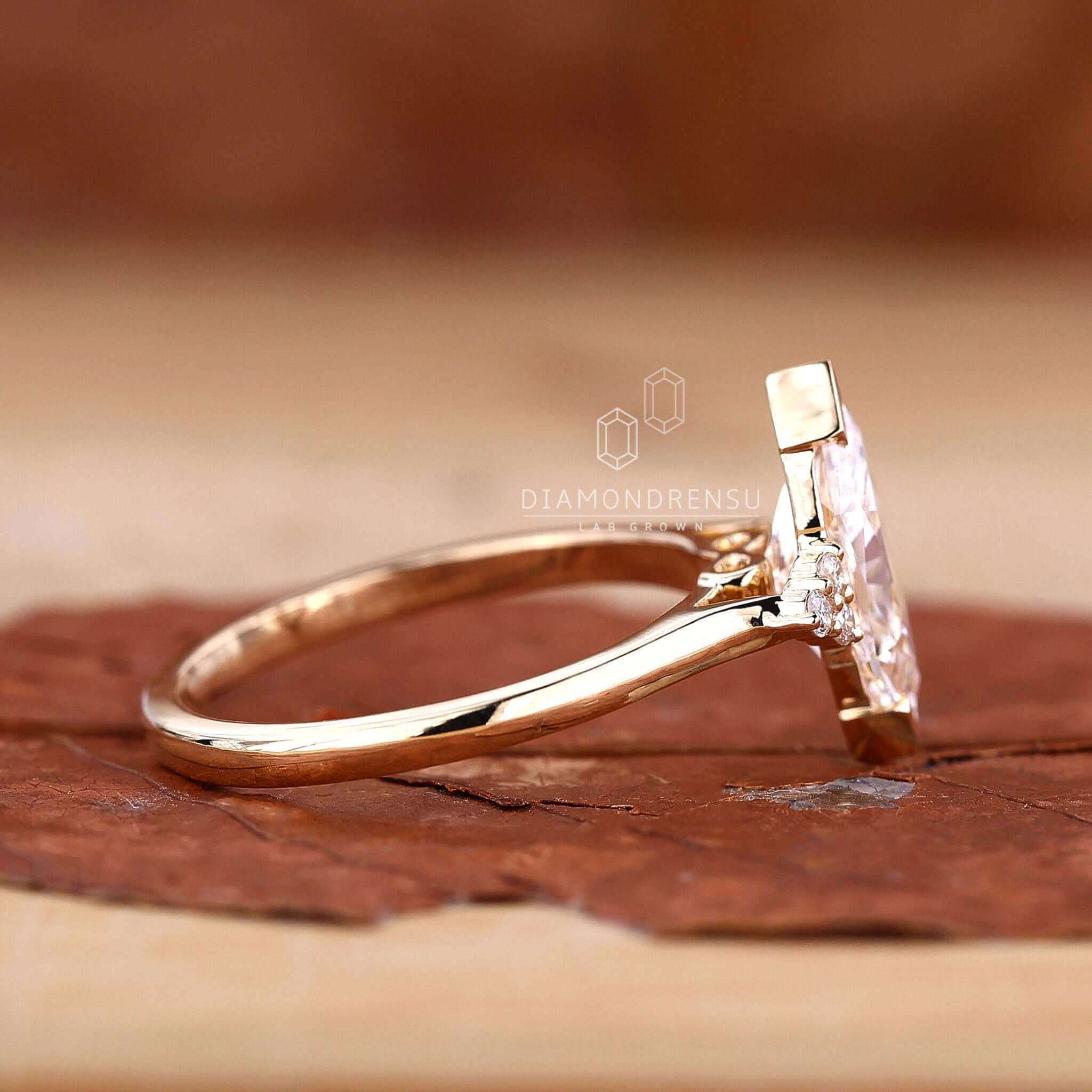 Gold diamond ring combining luxury and lasting beauty.