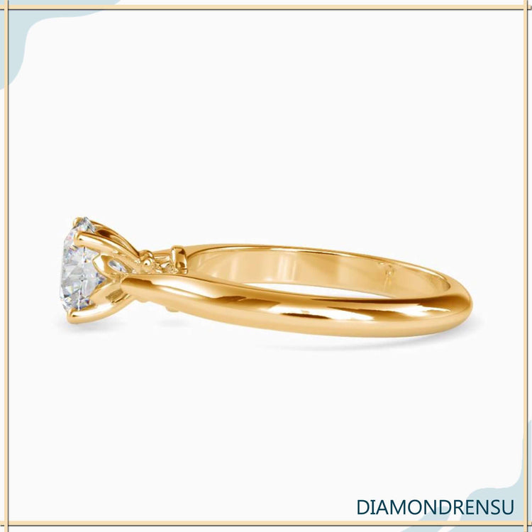 Buy engagement ring in UK with 4 prong and handmade touch.
