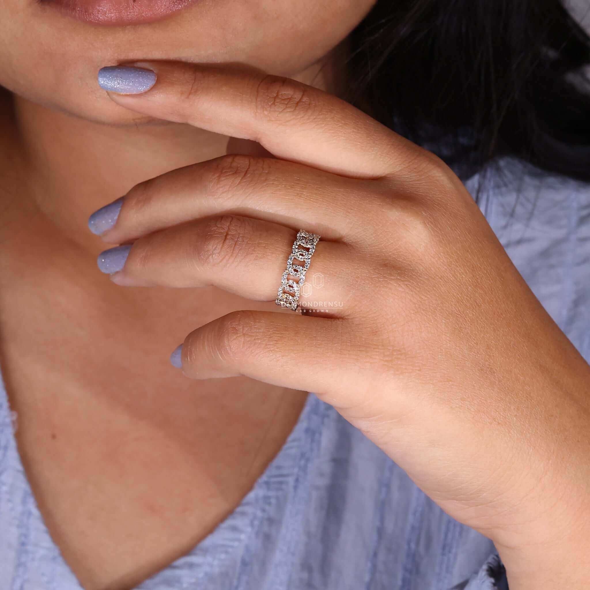 Round diamond gold ring with brilliant shine.