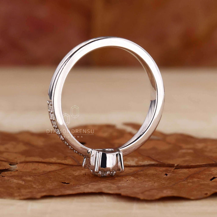 Round cut halo diamond ring with a handmade jewelry design, crafted to perfection for special occasions.
