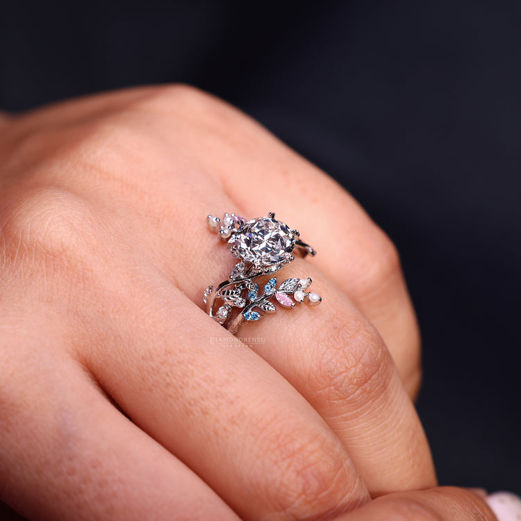 Leaf style pave setting paired with marquise and round stones.
