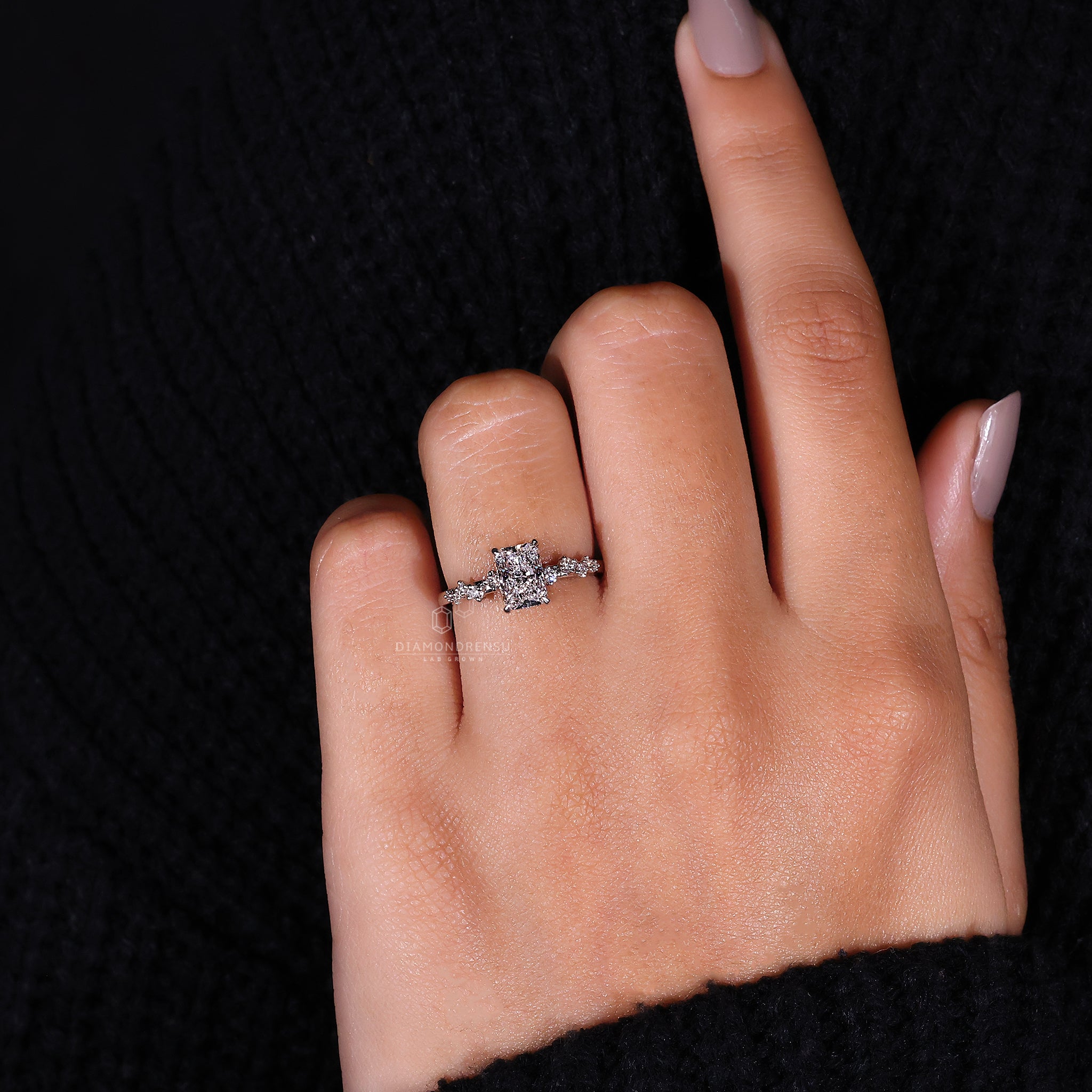 Handmade jewellery showcasing diamondrensu ring style.
