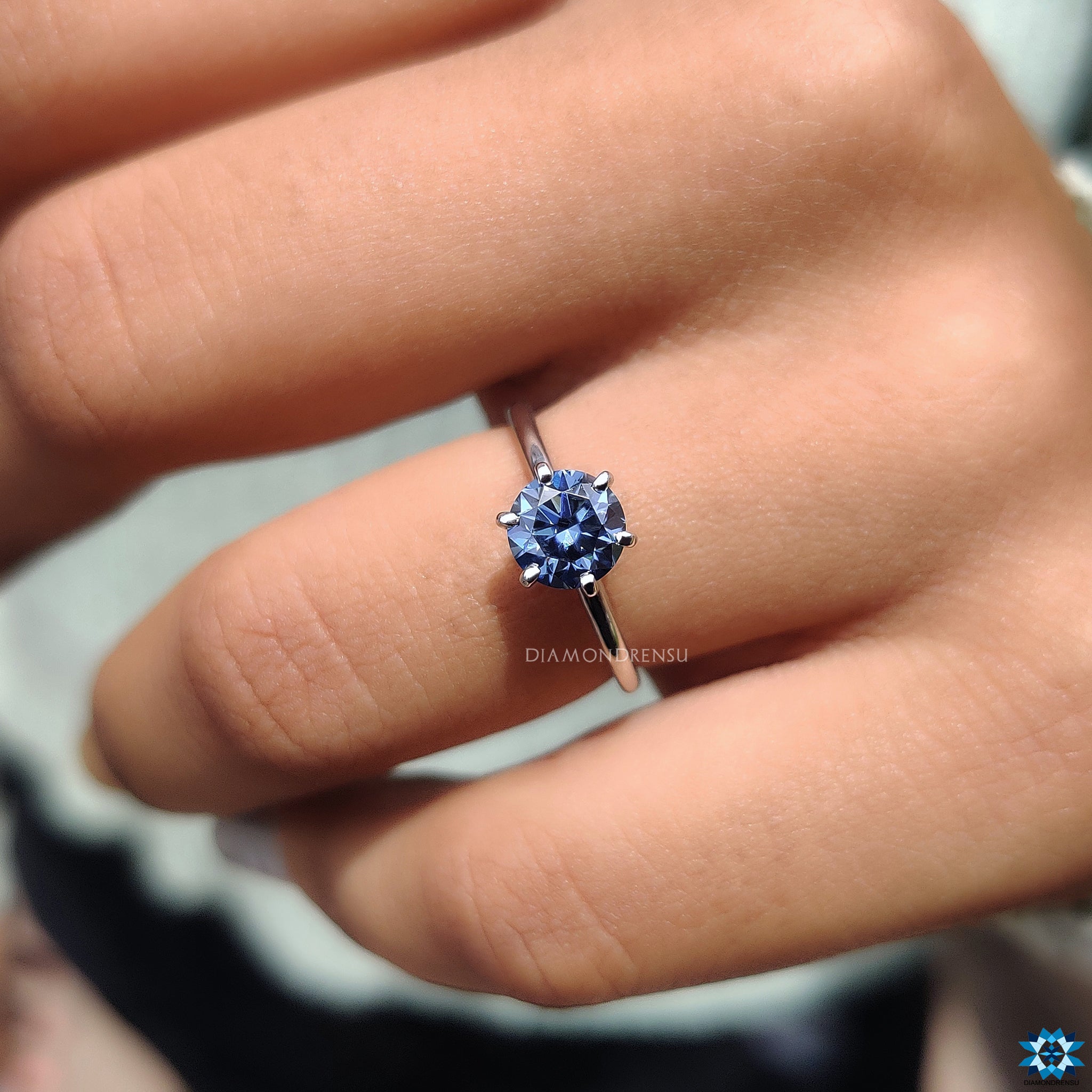 White gold moissanite ring with solitaire styling and handmade detail.
