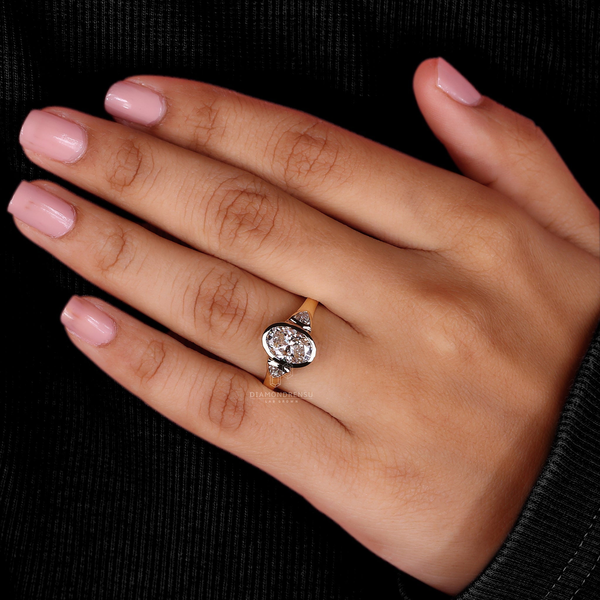 Bezel Setting Ring designed to securely hold diamonds with style and elegance.