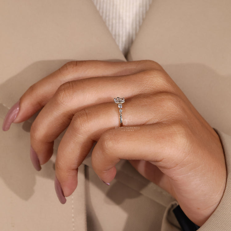 Handmade ring with radiant cut and round details.
