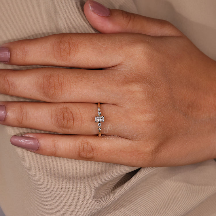 Radiant cut centre stone with round cut accents.
