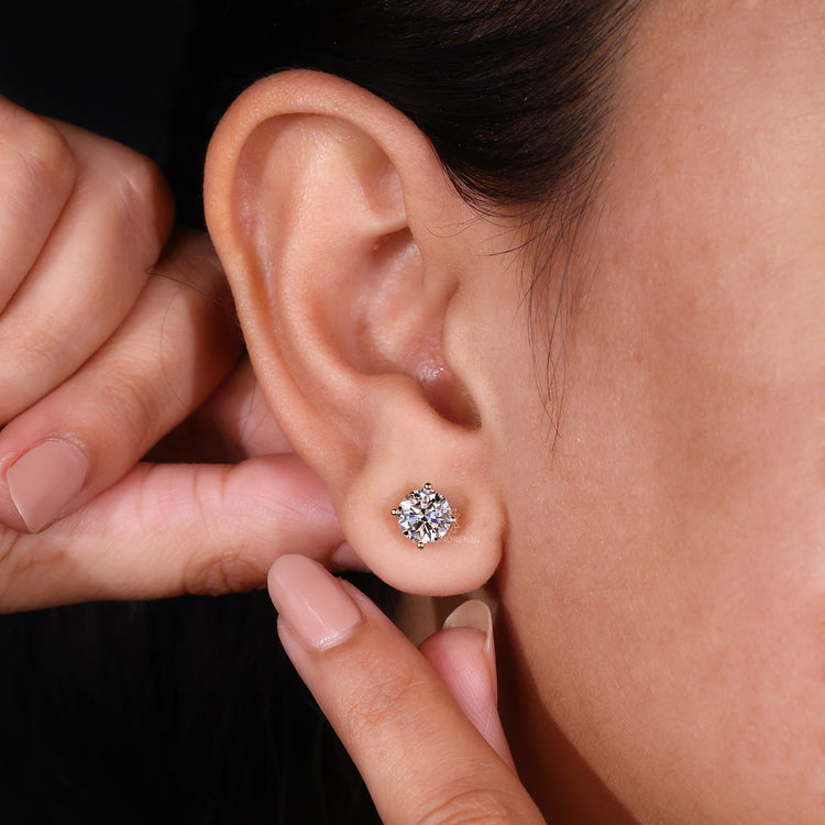 Yellow gold round diamond stud earrings crafted by Diamondrensu UK.