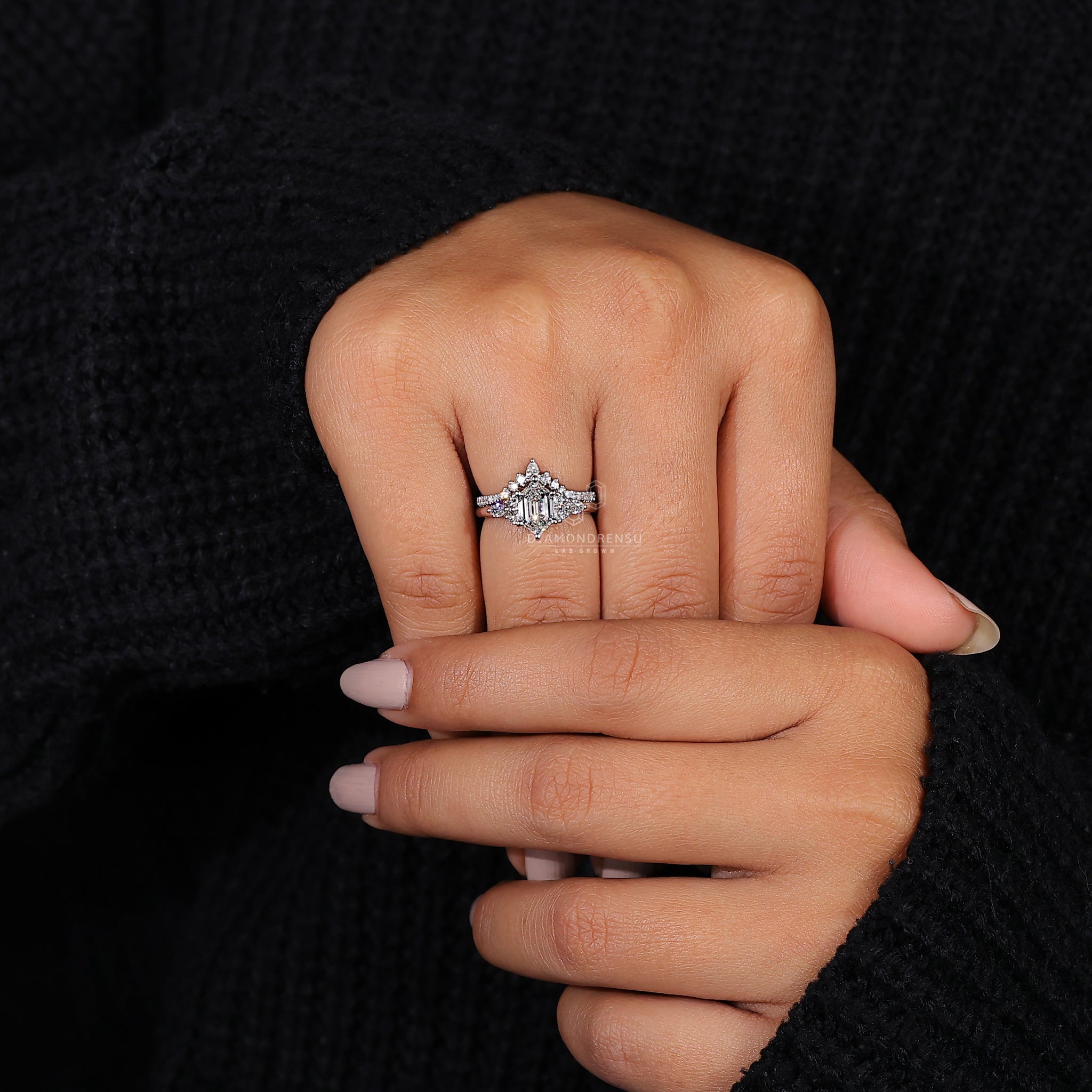 Buy bridal set with lab grown diamond and hexagon centre stone.
