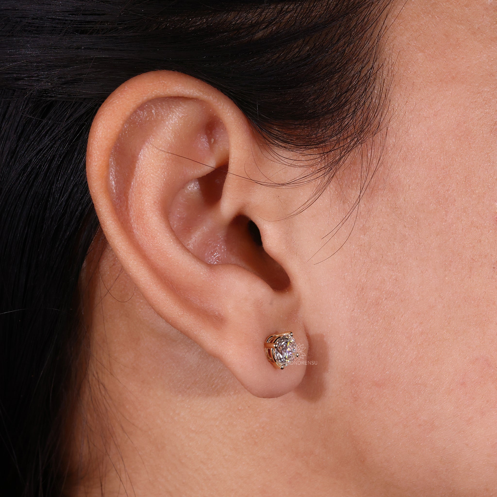 Buy earrings from Diamondrensu UK with custom gold diamond studs.