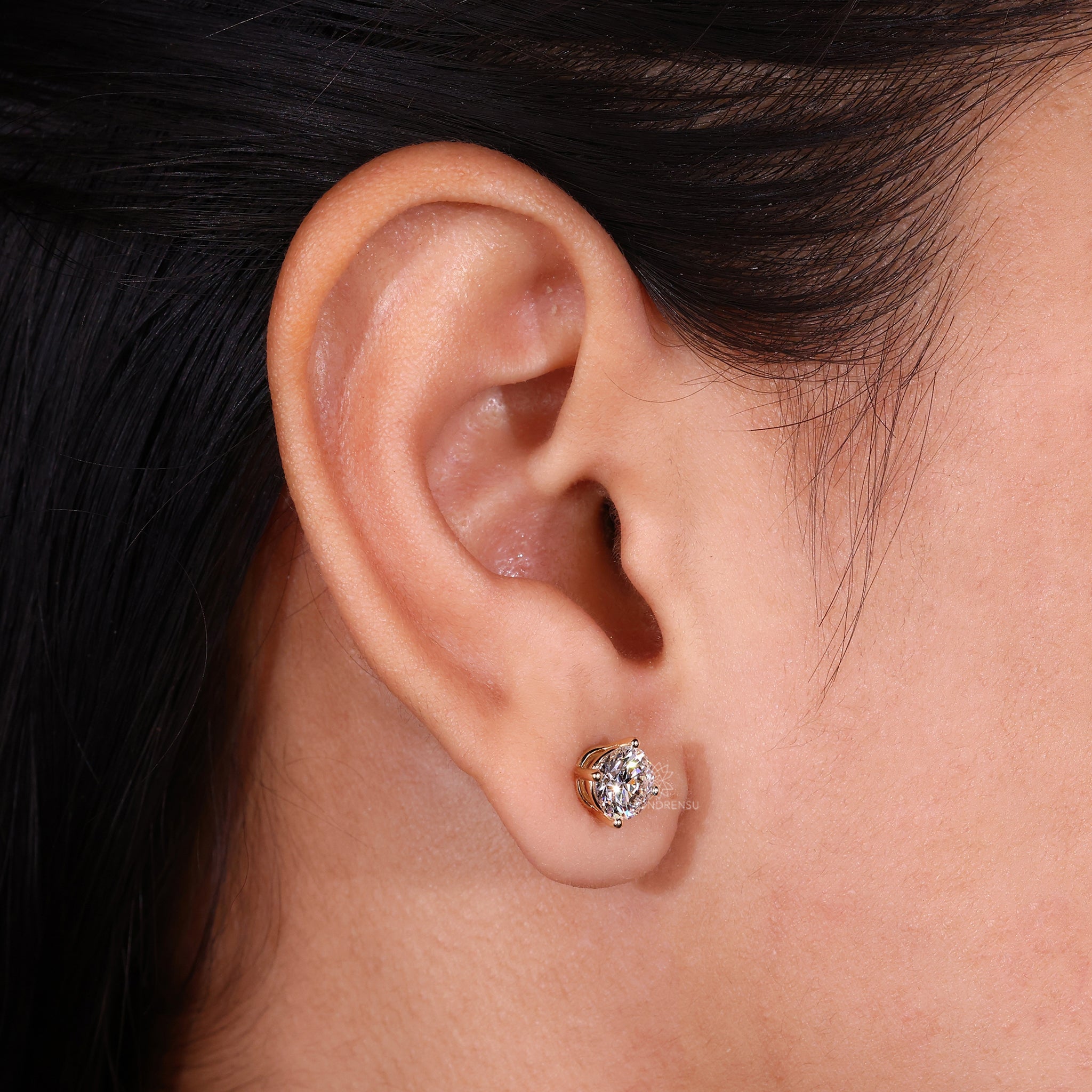 Buy earrings from Diamondrensu UK with custom gold diamond studs.