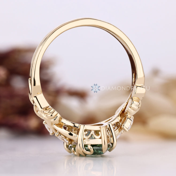 Handmade marquise ring with Art Deco style.
