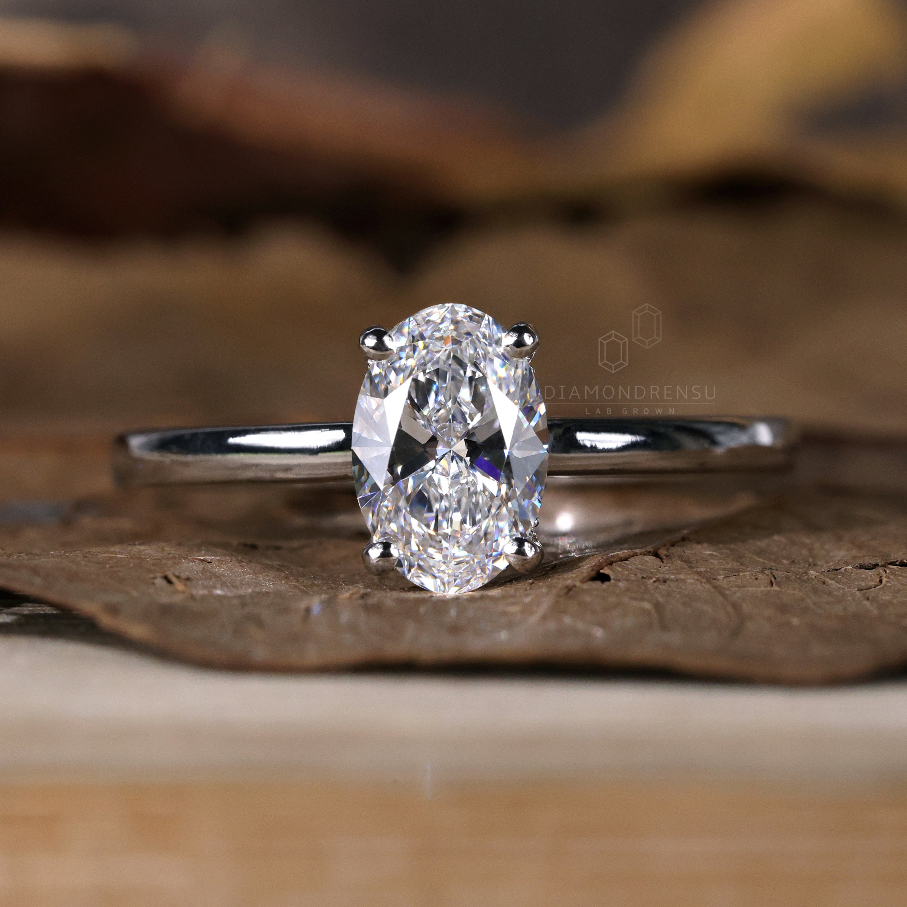 Diamond hidden halo ring with IGI certified craftsmanship.