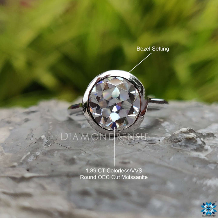 Diamondrensu UK custom engagement ring.
