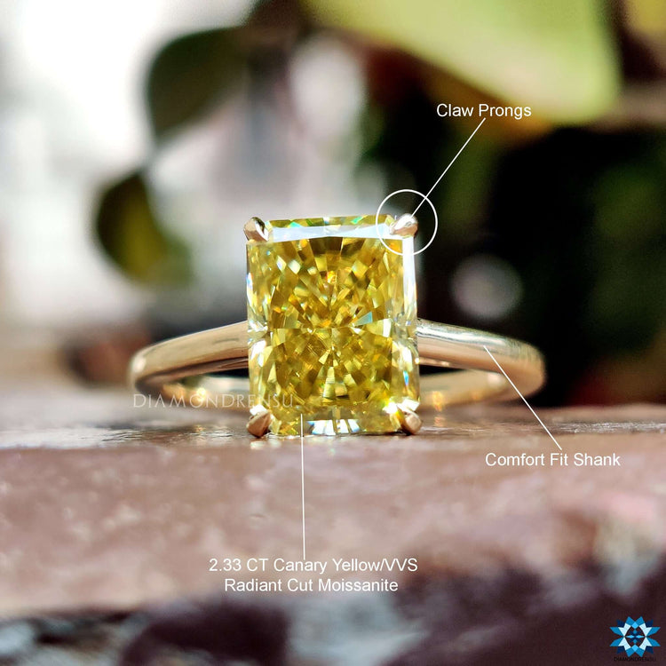 Diamondrensu UK radiant moissanite engagement ring.
