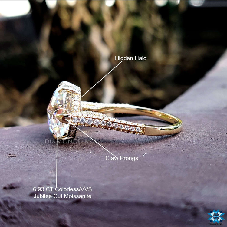 Diamondrensu UK jubilee cut engagement ring.
