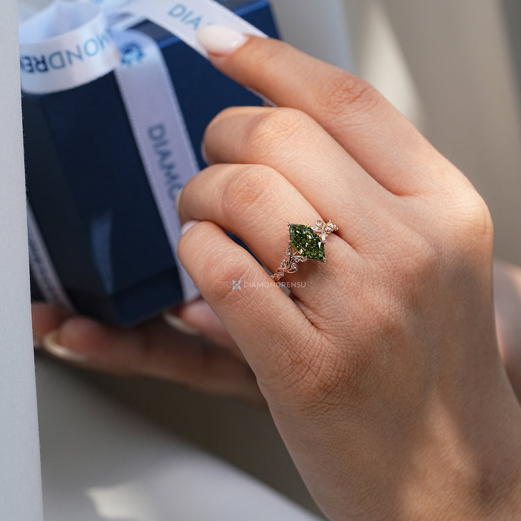Nature inspired Dutch marquise ring with split shank.