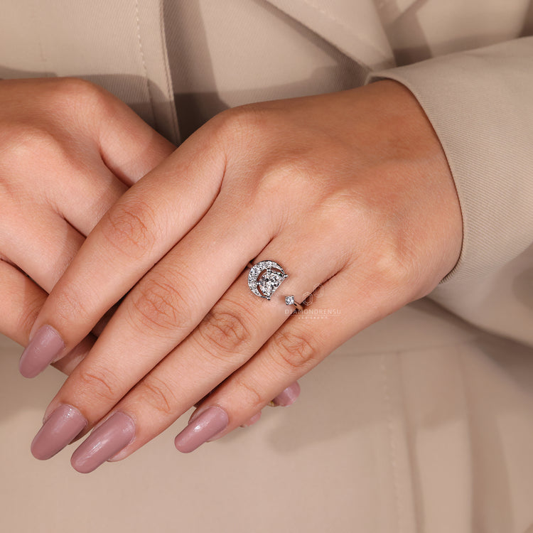 Diamondrensu UK half moon open ring in white gold
