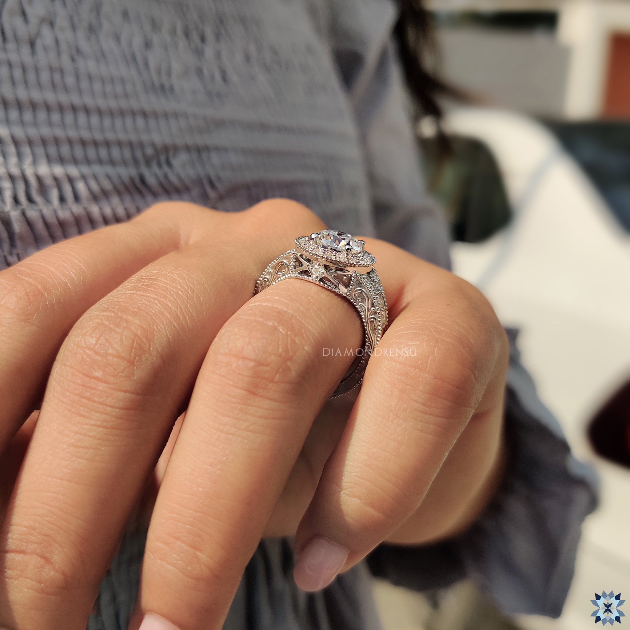 Custom engagement ring with round engagement ring
