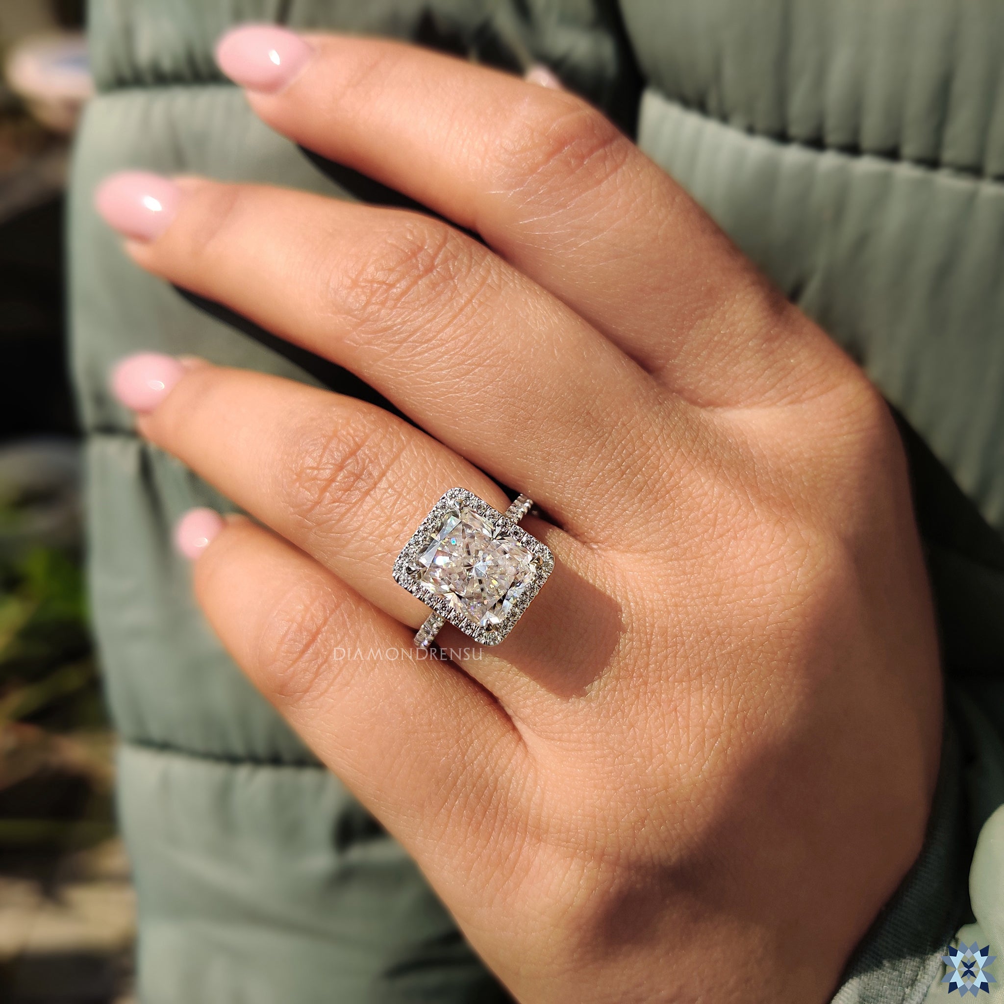Round cut ring in pave setting ring style
