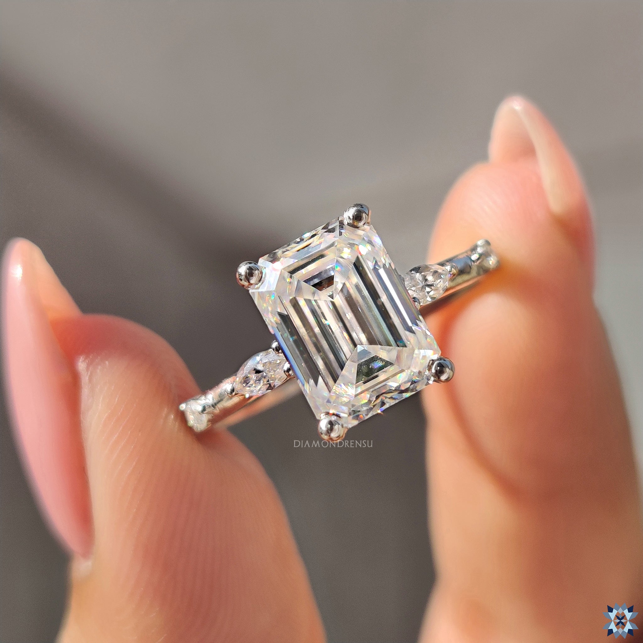 Round Moissanite ring with muse ring one
