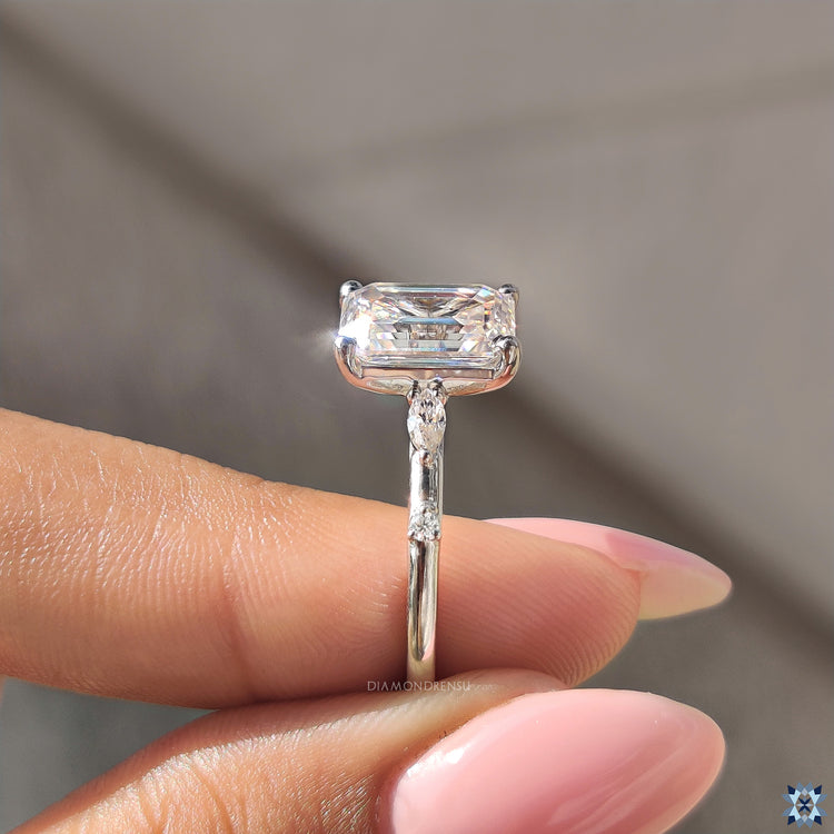 4 prong ring in moissanite ring design
