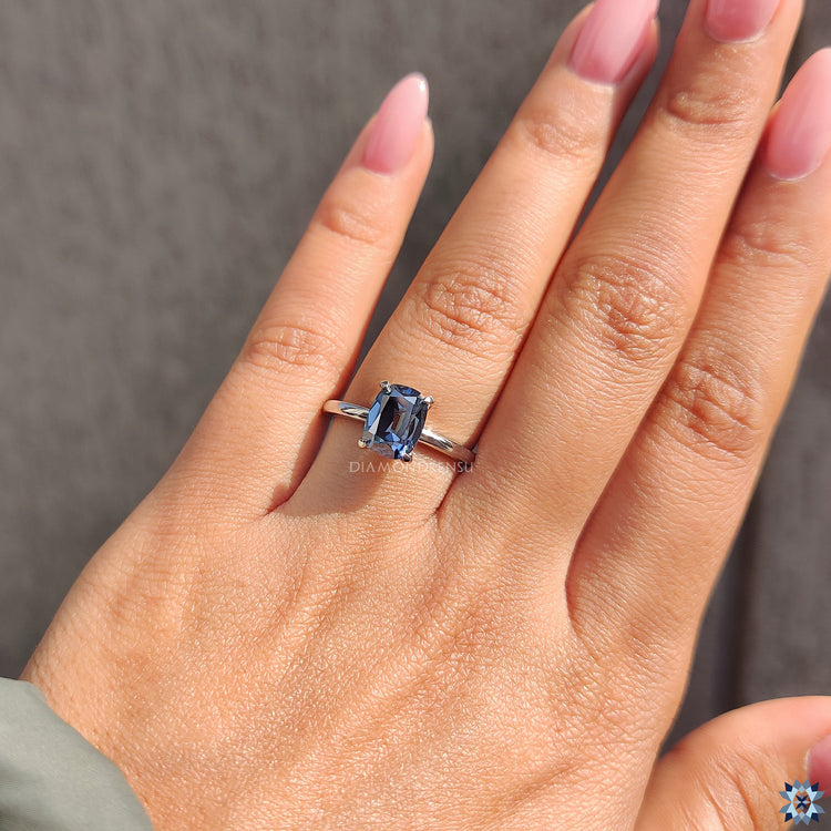 White gold ring in 4 claw prong setting
