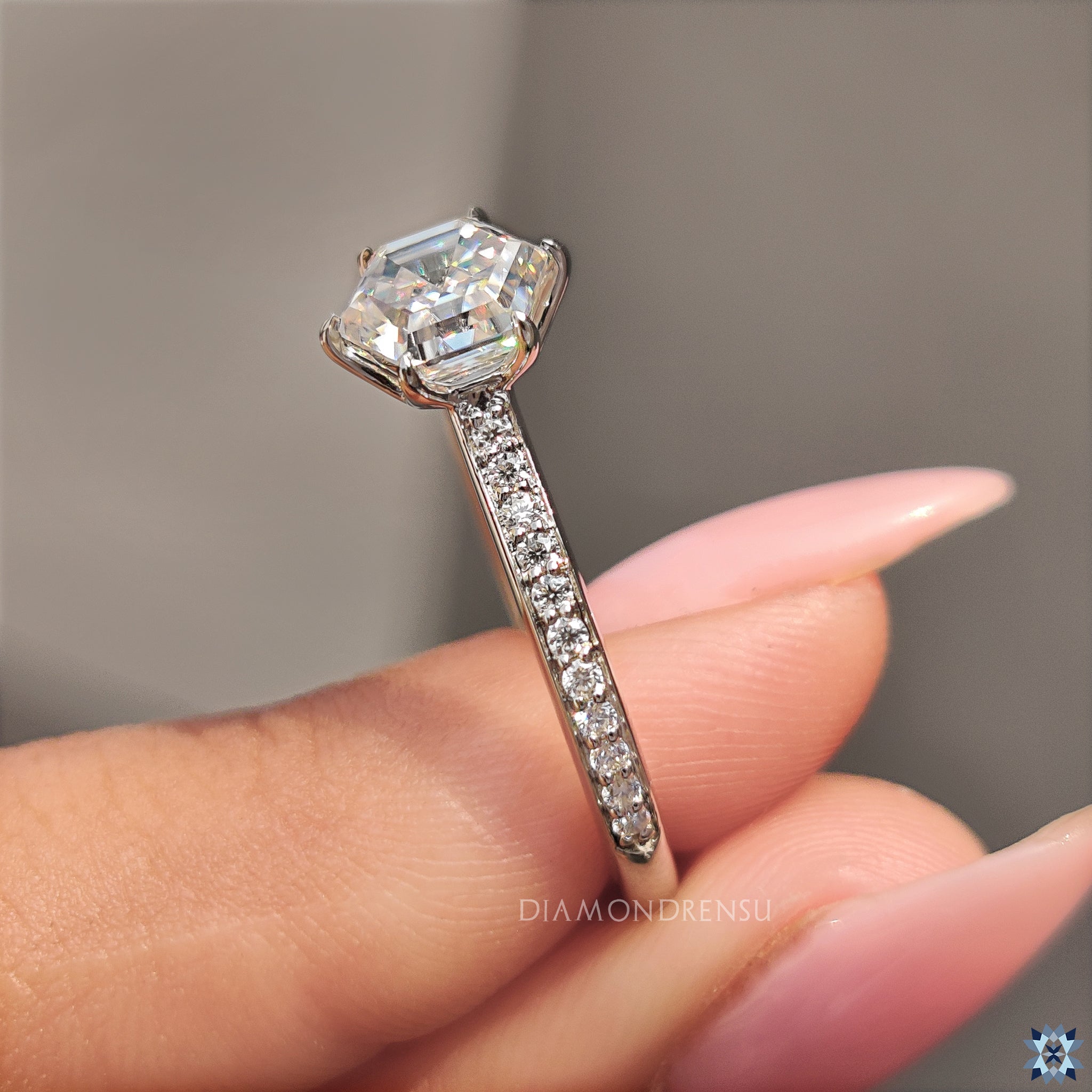 Round cut engagement ring in custom engagement ring design
