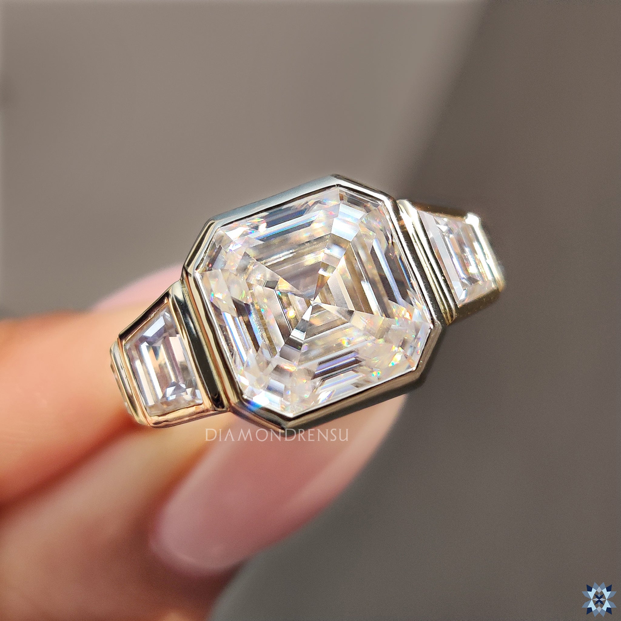 Trpezoid cut ring in yellow gold ring setting
