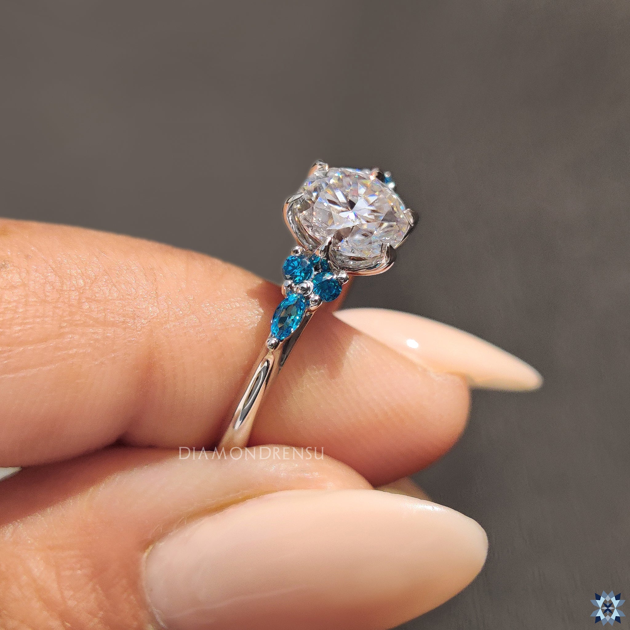 Muse setting ring with 7 stone ring
