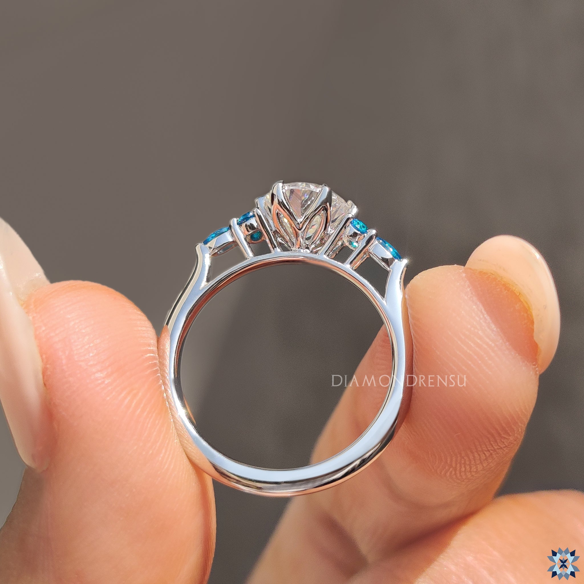 White gold ring with round cut moissanite ring

