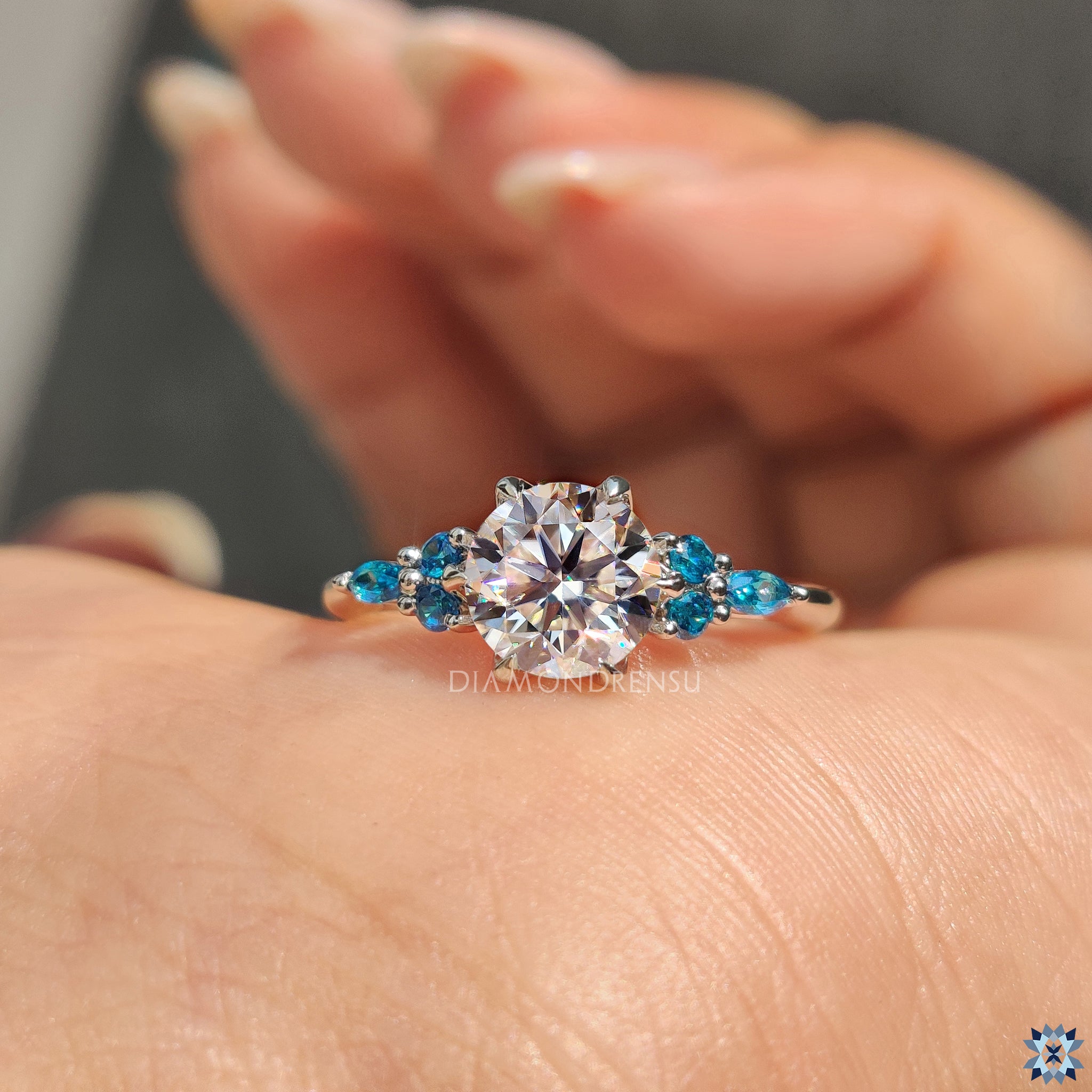 Moissanite ring with round cut ring
